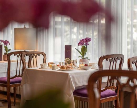 Genussvoller Start in den Urlaubstag Genussvoller Start in den Urlaubstag