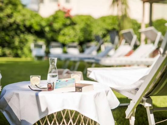 La piscina, il giardino e il dolce far niente